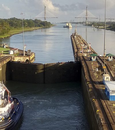 Panamski kanal – botaničku baštu nadleću fregate
